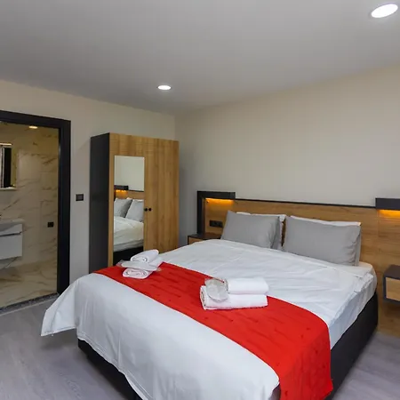 Moonlight Hotel *